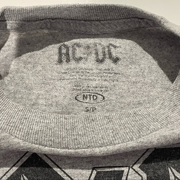 (2/$50) 2004 AC/DC Back in Black Gray Band Tee - Small - Picture 3 of 4